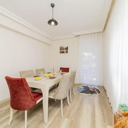 Spacious And Cozy In Muratpasa