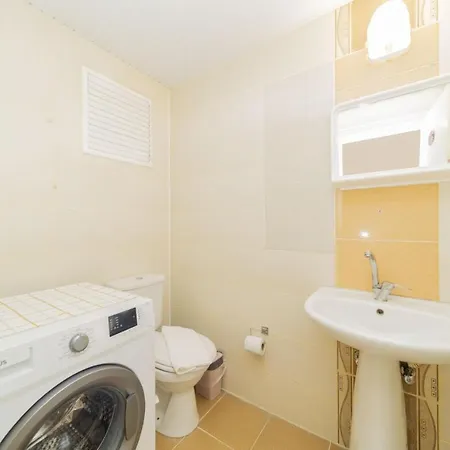 Spacious And Cozy In Muratpasa 公寓 *
